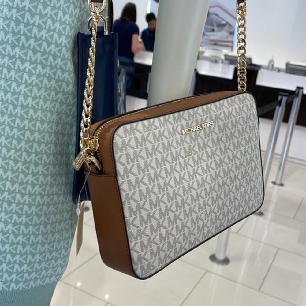 Michael Kors Jet Set Item Large East West Zip Crossbody Vanilla